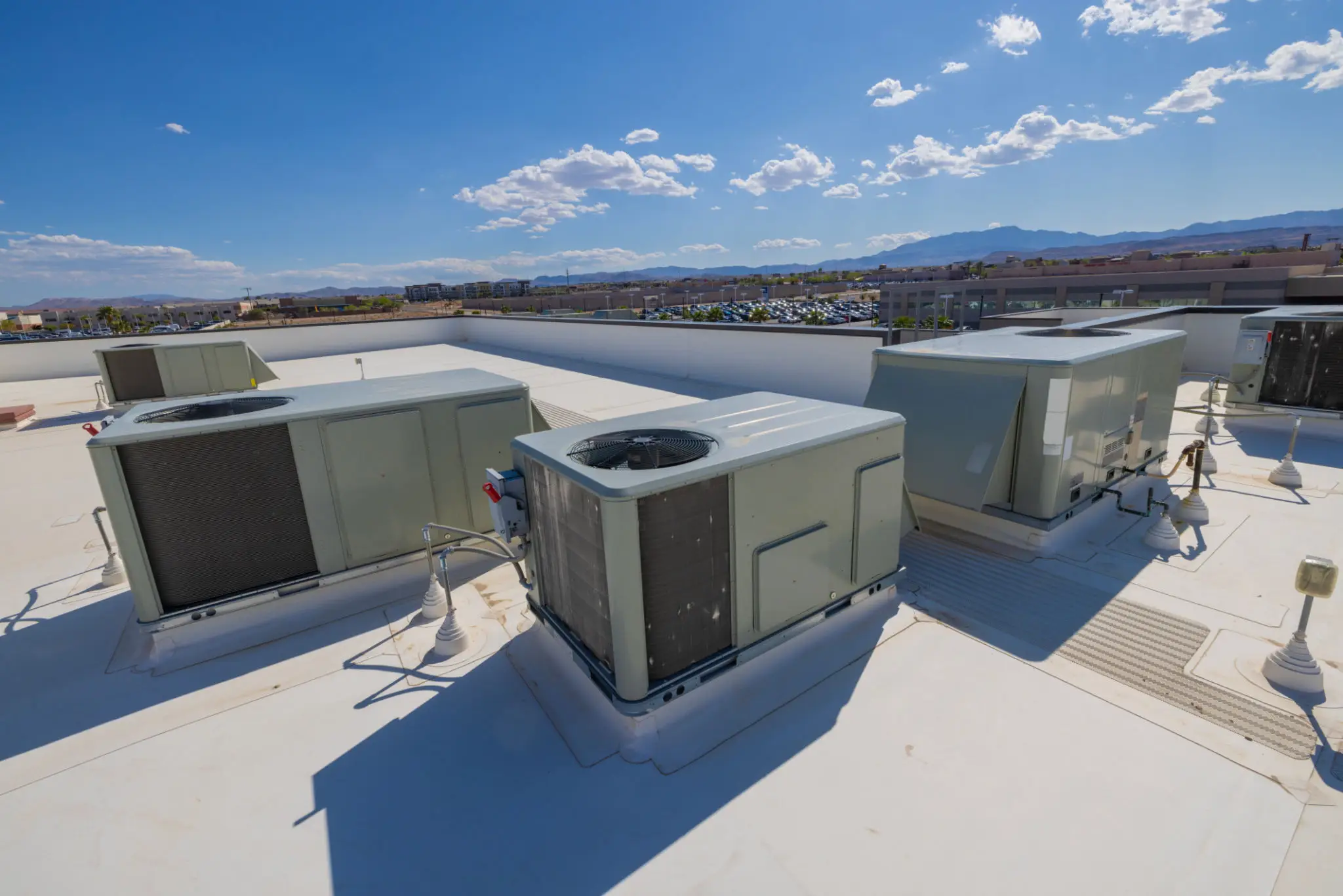 3 Roof Top Package units on a commercial Building installed by elite Heating and Cooling NH